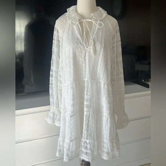 Zara’s elegant White Lace Half Dress - Picture 2 of 3